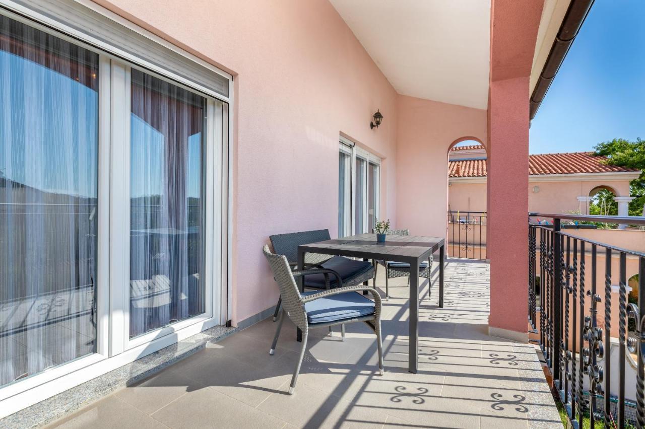 Apartman Vera Pula Exterior foto